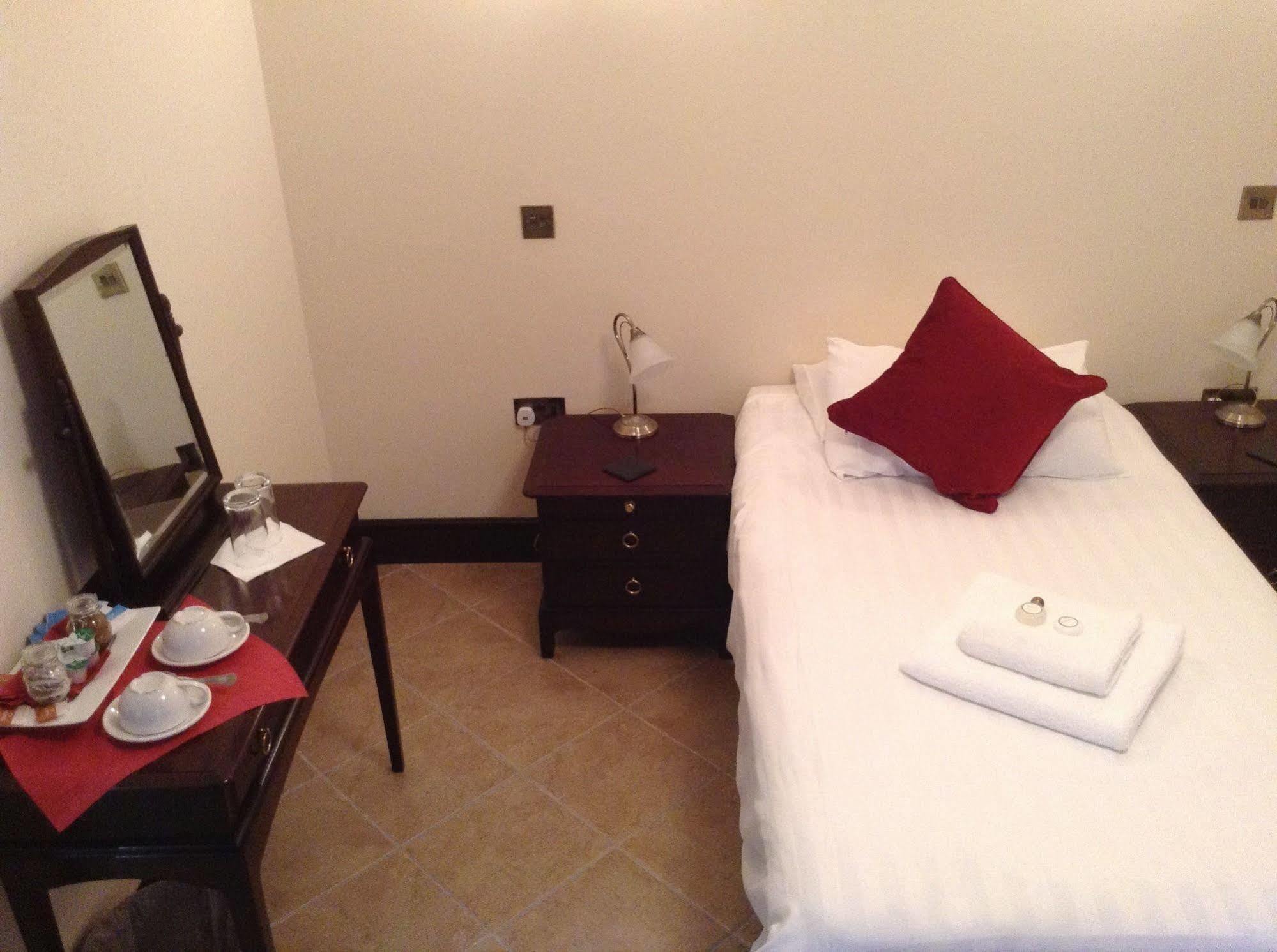 The Crown Hotel Mundford Dış mekan fotoğraf